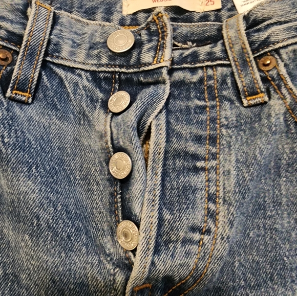 Levi's Wedgie Fit Icon Jeans Medium Wash These Dreams US 25 - Picture 4 of 16